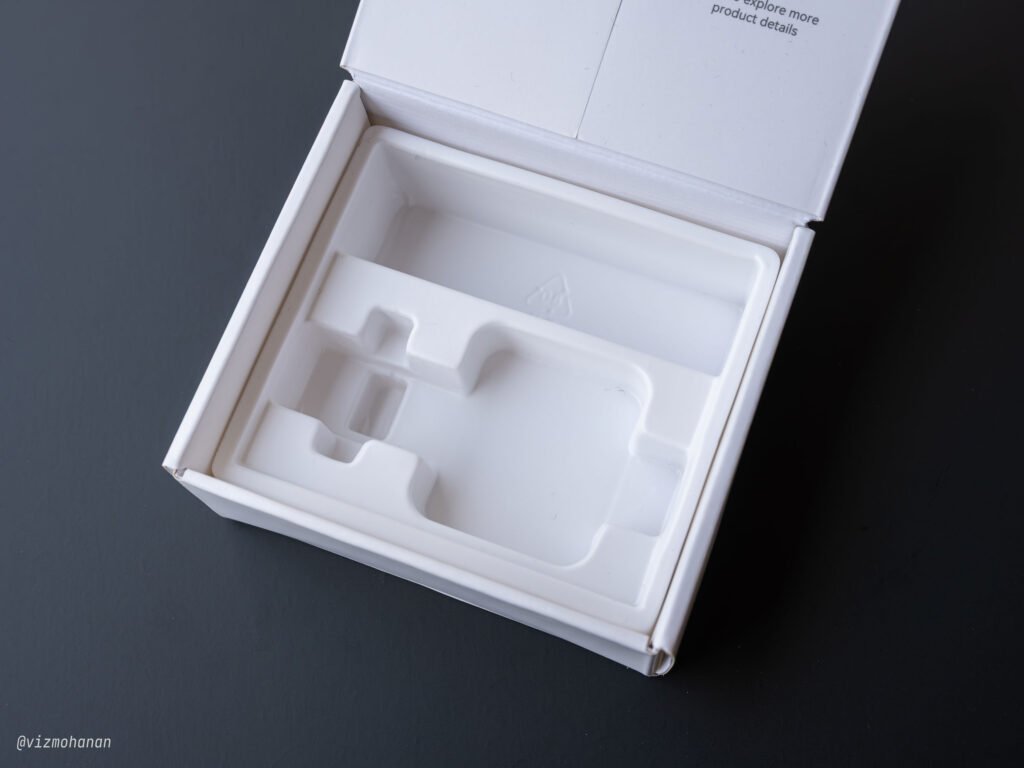 Hollyland-Lark-A1-Mini-Duo-Wireless-Microphone-Box-Inside-1